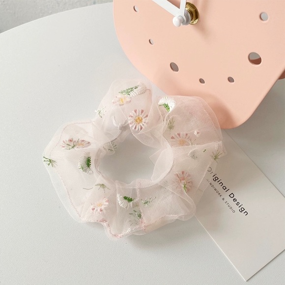 🌼Daisy floral hair tie Chiffon Scrunchie - Picture 4 of 5
